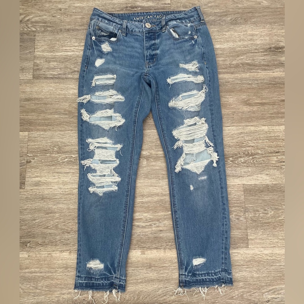 American Eagle Outfitters Tom girl distressed size 4 short
